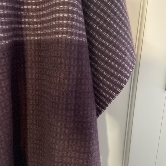 Purple striped blanket scarf - Picture 2 of 5